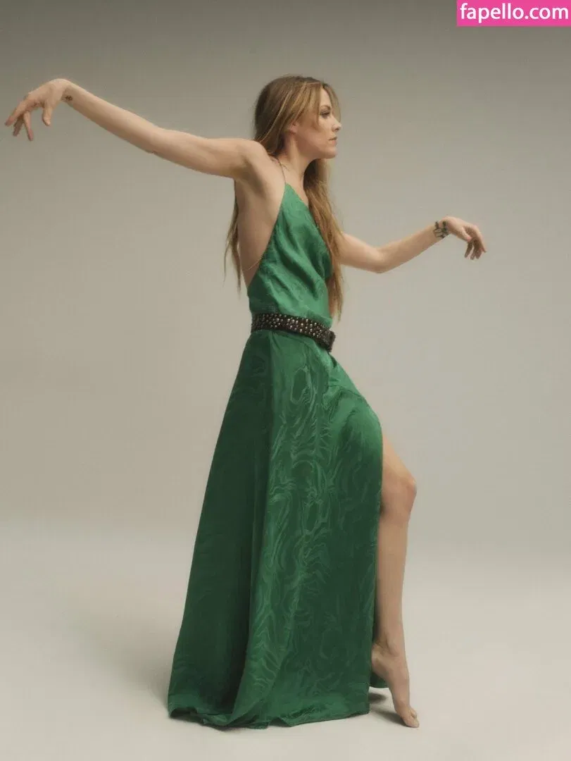 Riley Keough Onlyfans Photo Gallery 