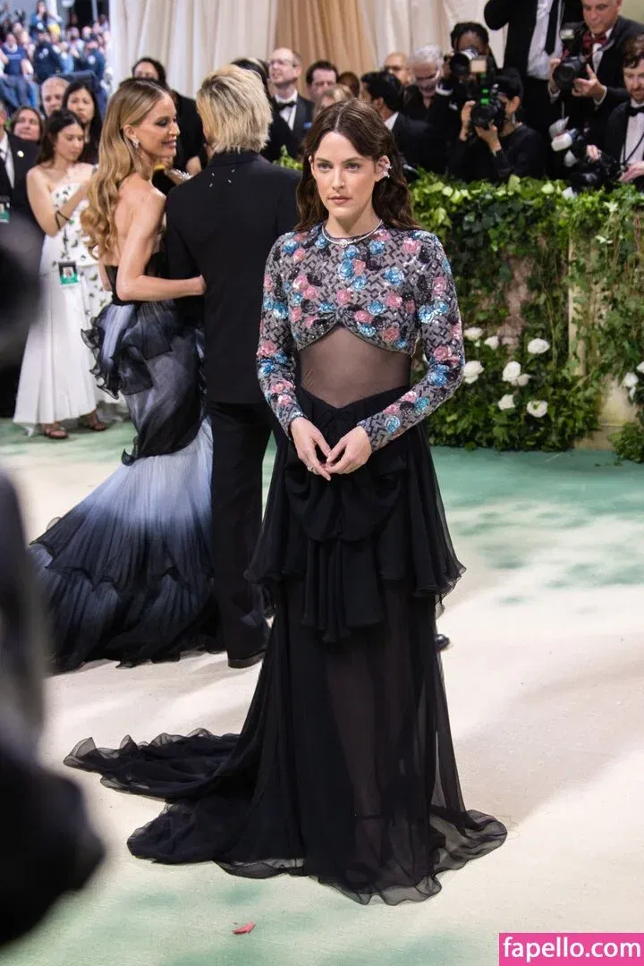 Riley Keough Onlyfans Photo Gallery 