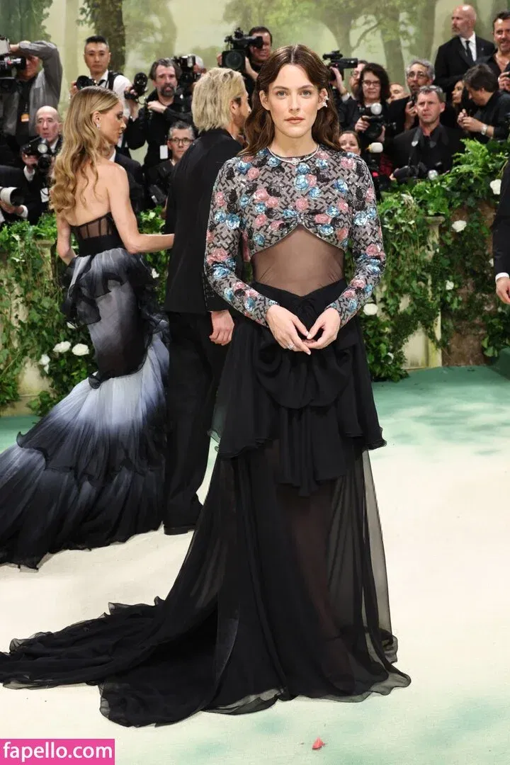 Riley Keough Onlyfans Photo Gallery 