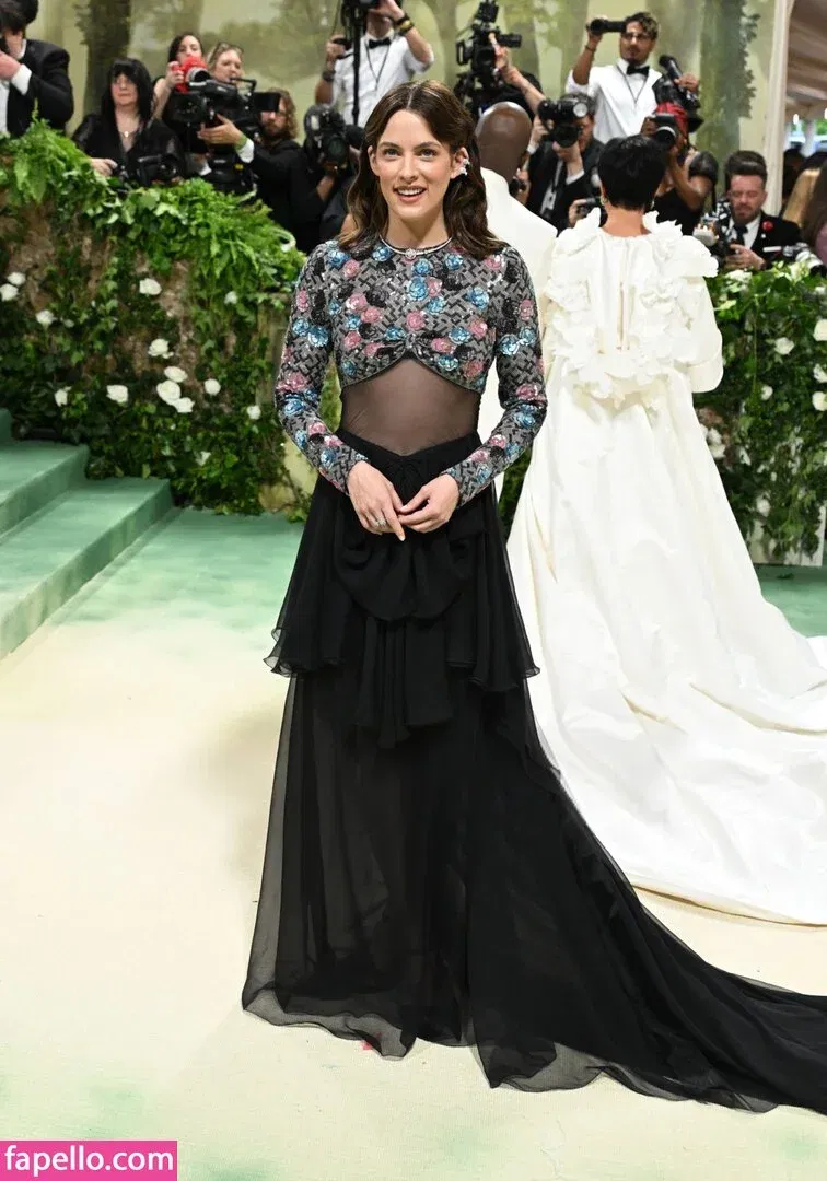 Riley Keough Onlyfans Photo Gallery 