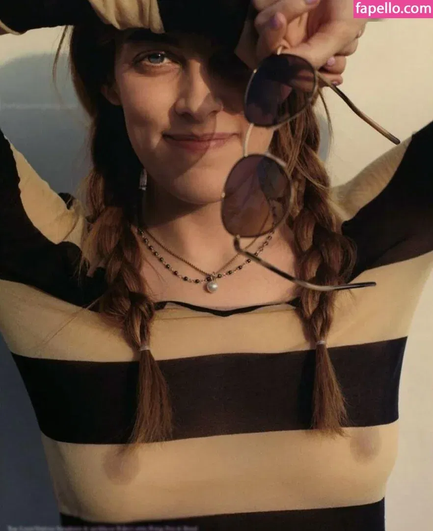 Riley Keough Onlyfans Photo Gallery 