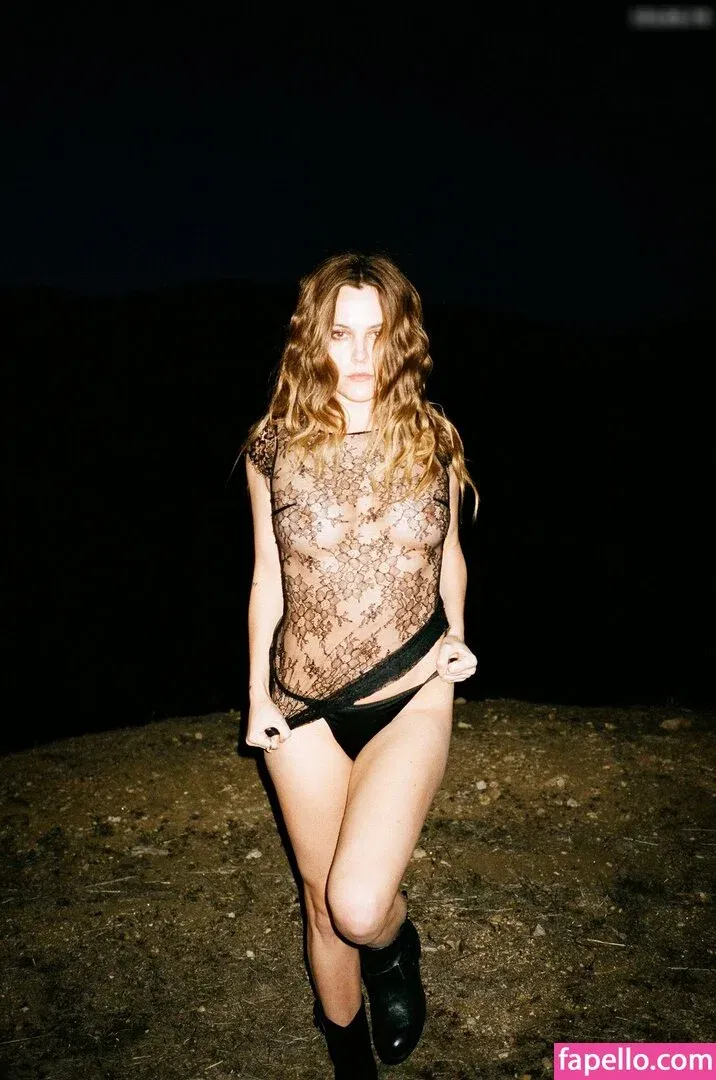 Riley Keough Onlyfans Photo Gallery 