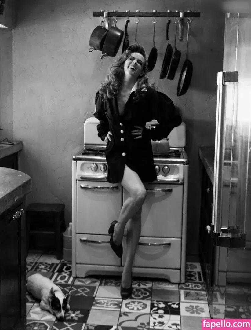 Riley Keough Onlyfans Photo Gallery 