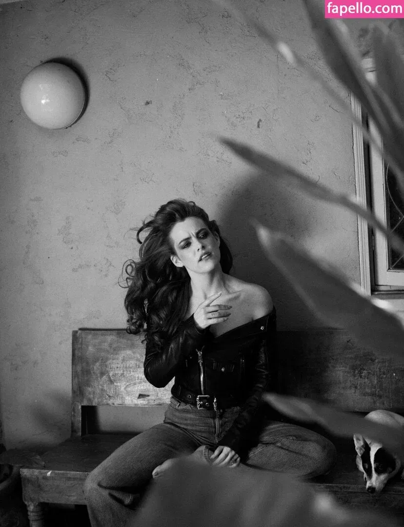 Riley Keough Onlyfans Photo Gallery 