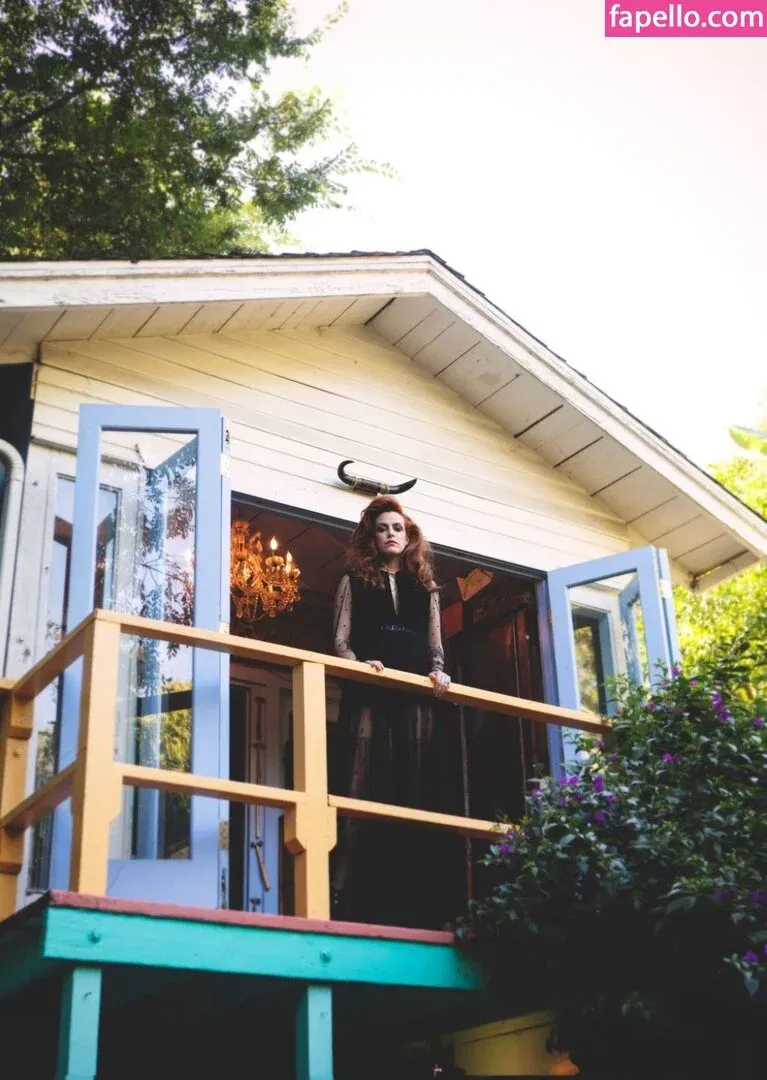 Riley Keough Onlyfans Photo Gallery 