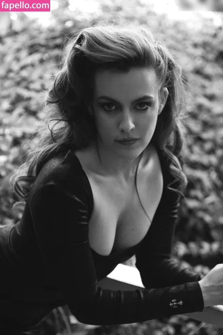 Riley Keough Onlyfans Photo Gallery 