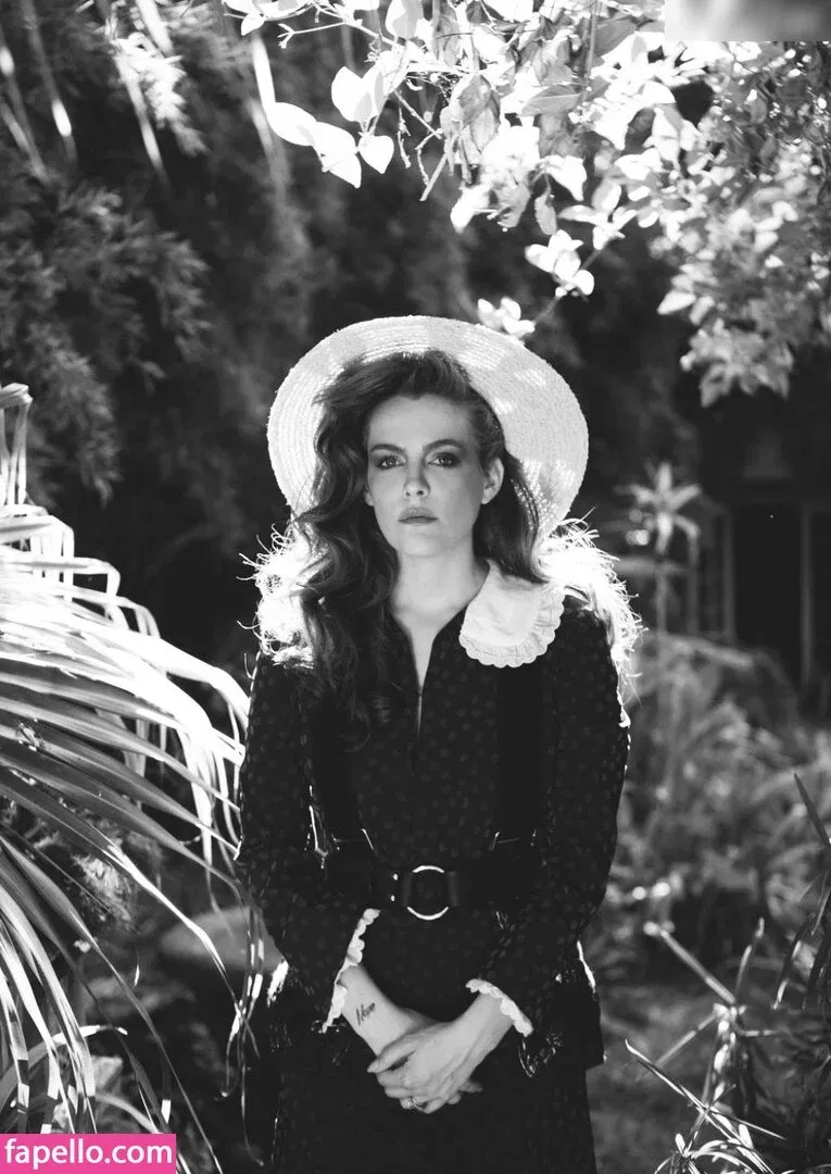 Riley Keough Onlyfans Photo Gallery 