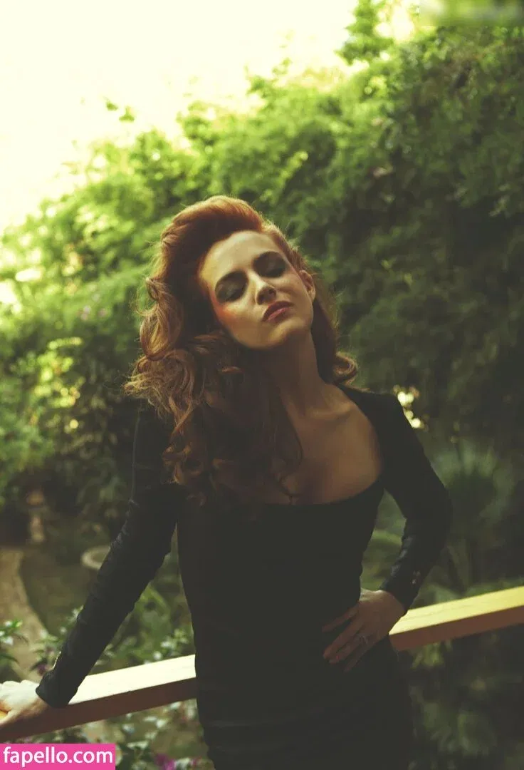 Riley Keough Onlyfans Photo Gallery 