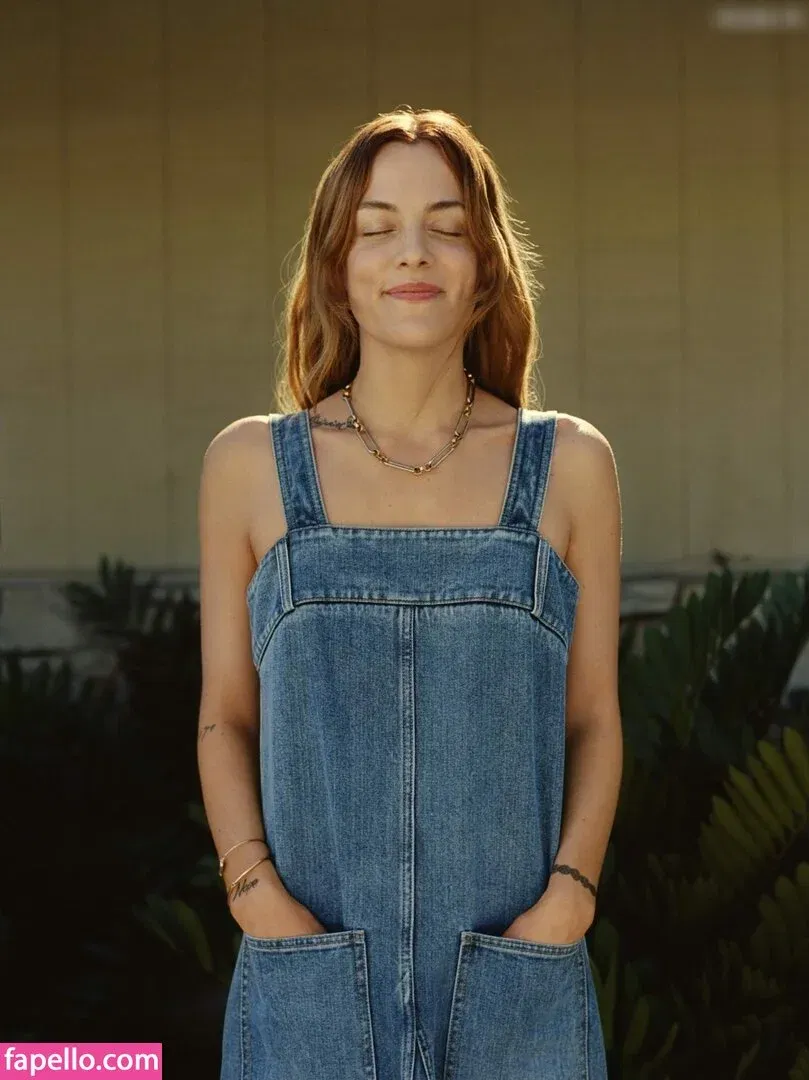 Riley Keough Onlyfans Photo Gallery 