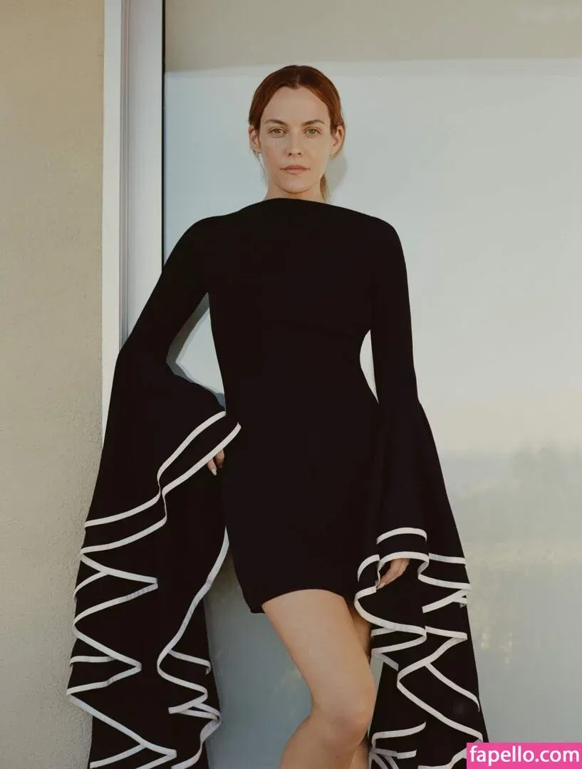 Riley Keough Onlyfans Photo Gallery 