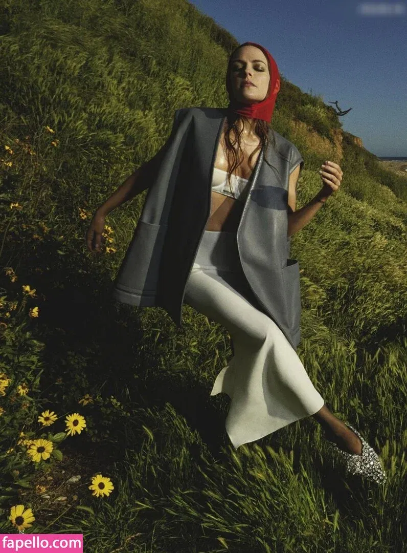 Riley Keough Onlyfans Photo Gallery 