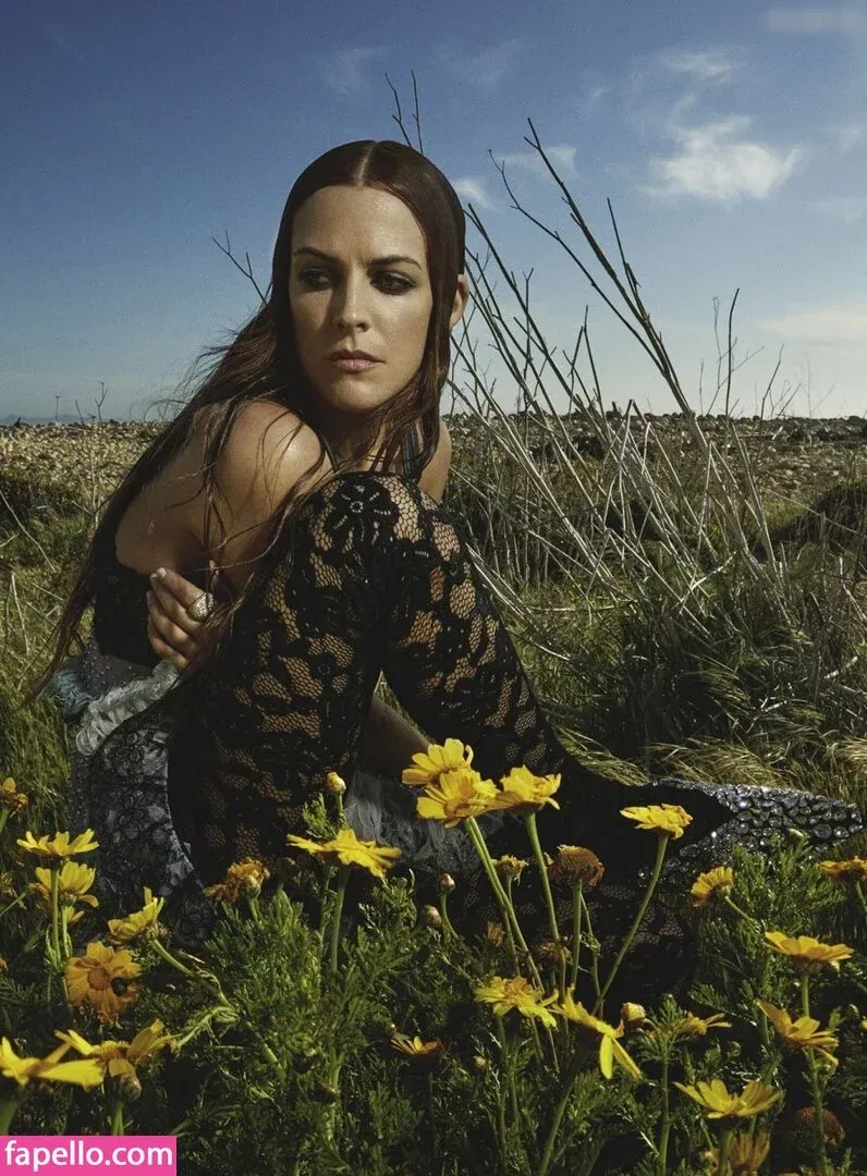 Riley Keough Onlyfans Photo Gallery 