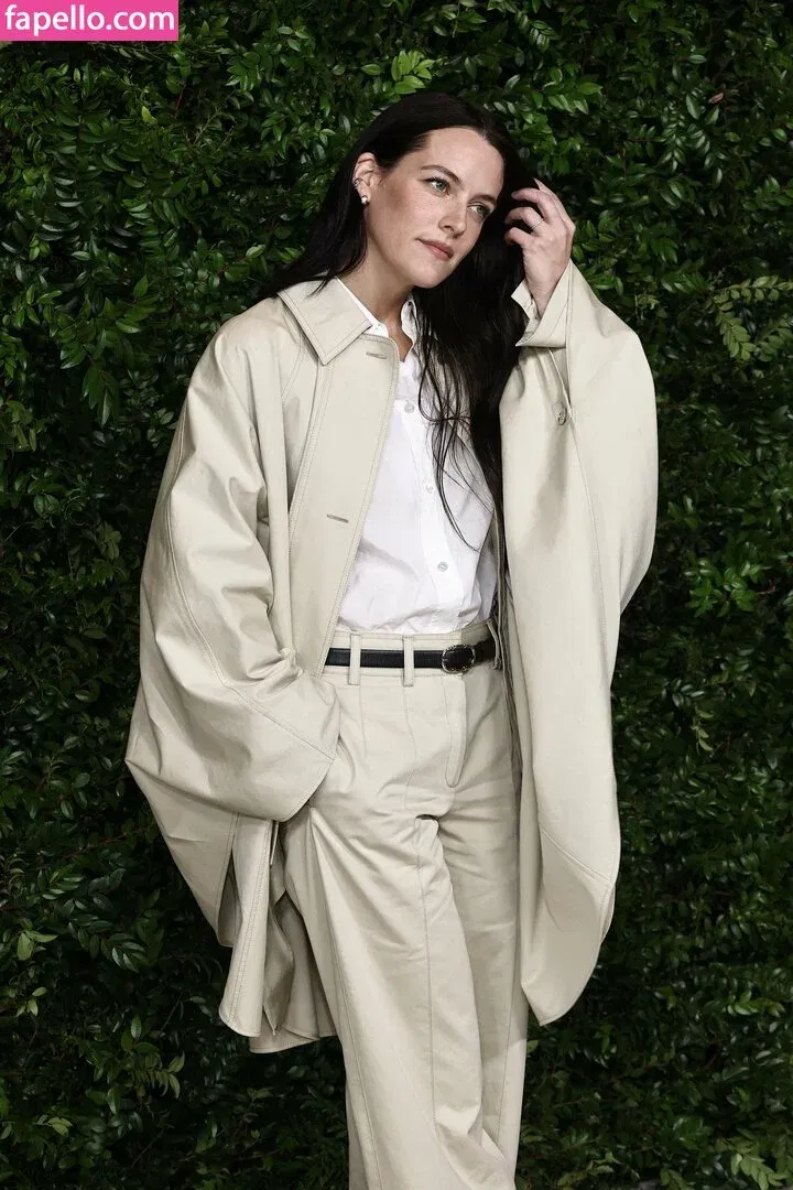 Riley Keough Onlyfans Photo Gallery 