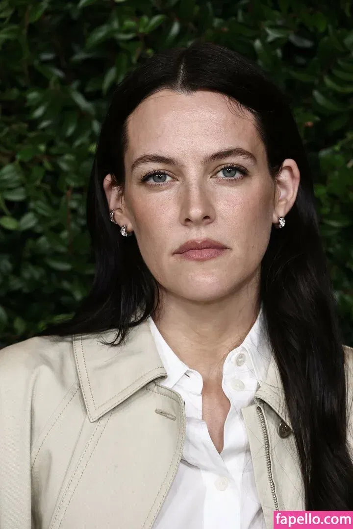 Riley Keough Onlyfans Photo Gallery 