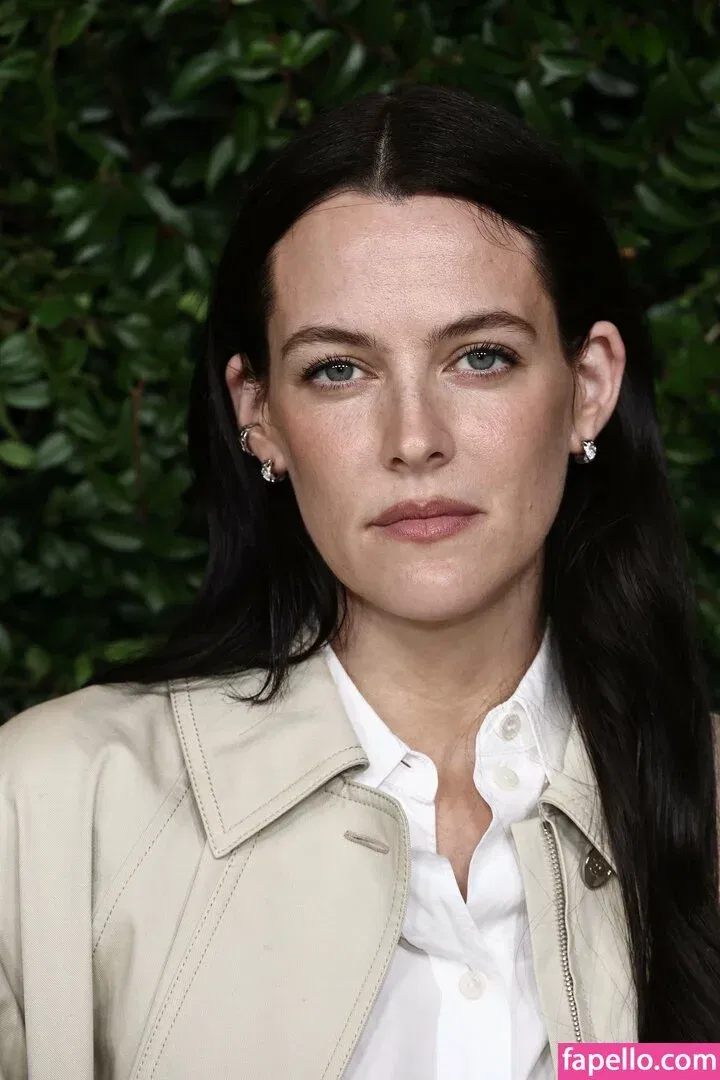 Riley Keough Onlyfans Photo Gallery 