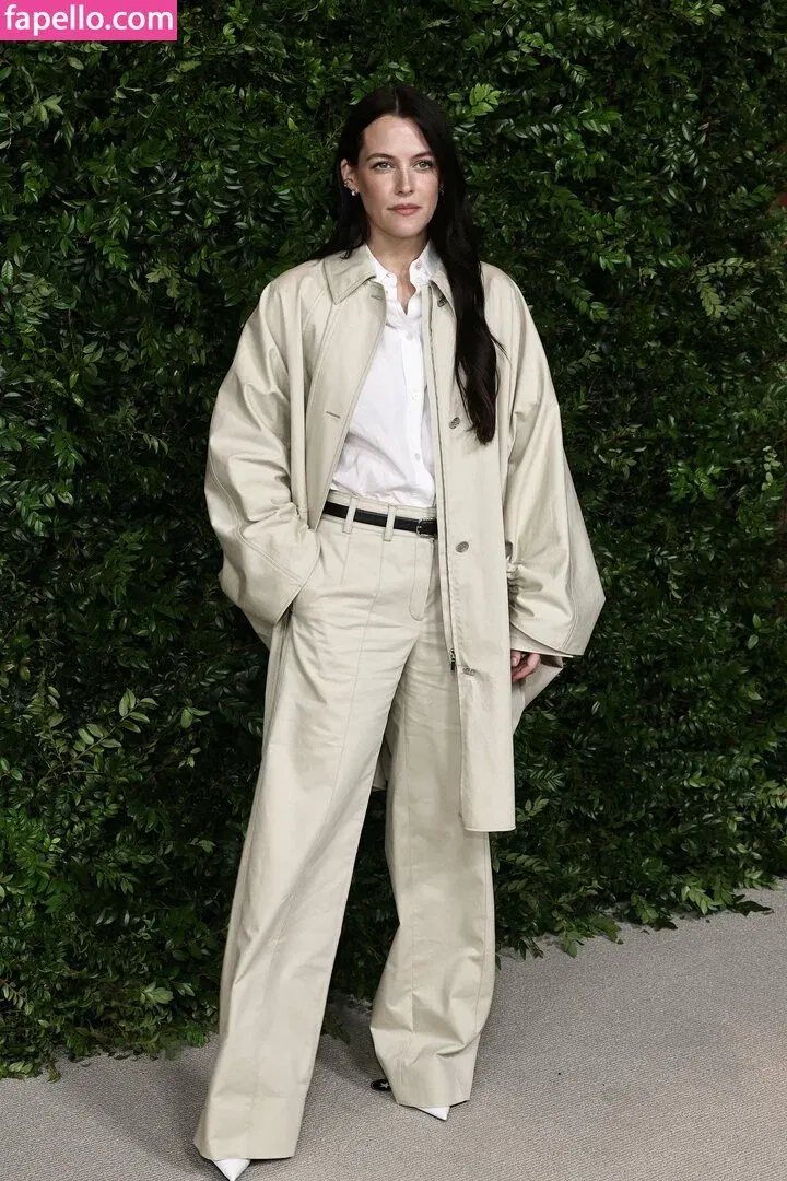 Riley Keough Onlyfans Photo Gallery 