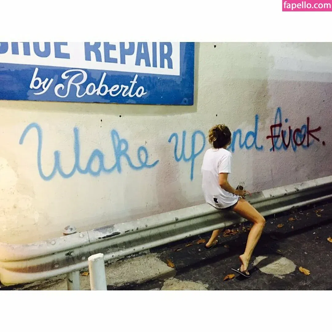 Riley Keough Onlyfans Photo Gallery 