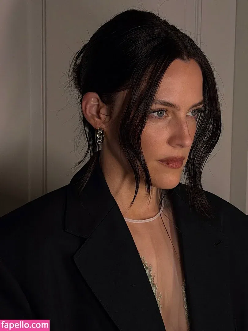 Riley Keough Onlyfans Photo Gallery 