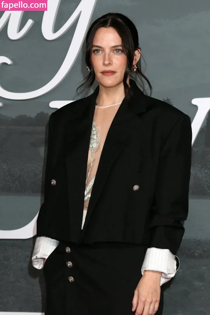 Riley Keough Onlyfans Photo Gallery 