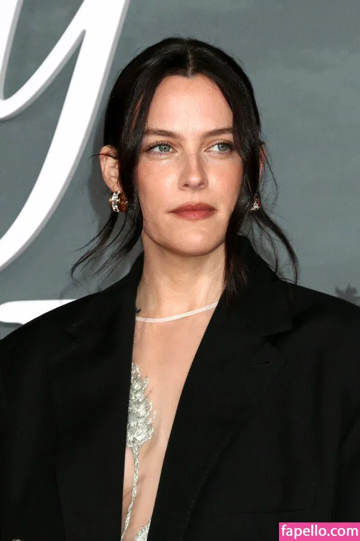 Riley Keough Onlyfans Photo Gallery 