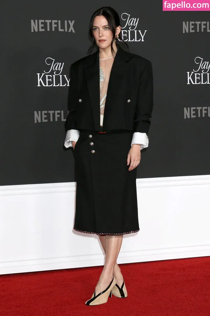 Riley Keough Onlyfans Photo Gallery 