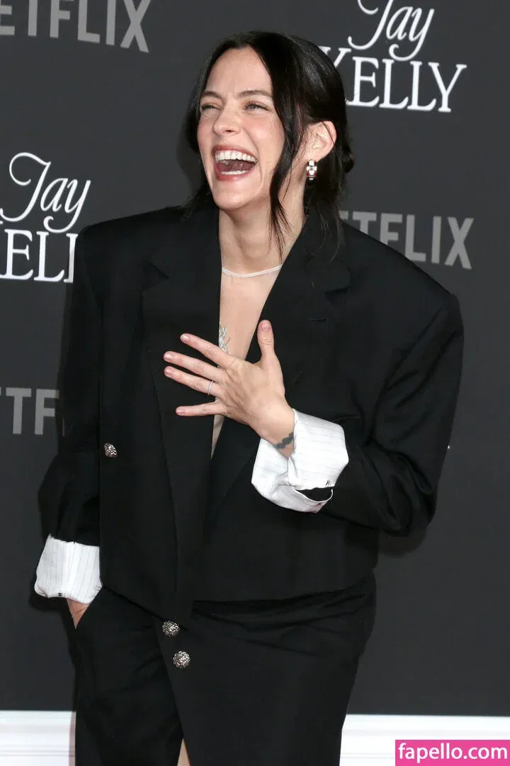 Riley Keough Onlyfans Photo Gallery 