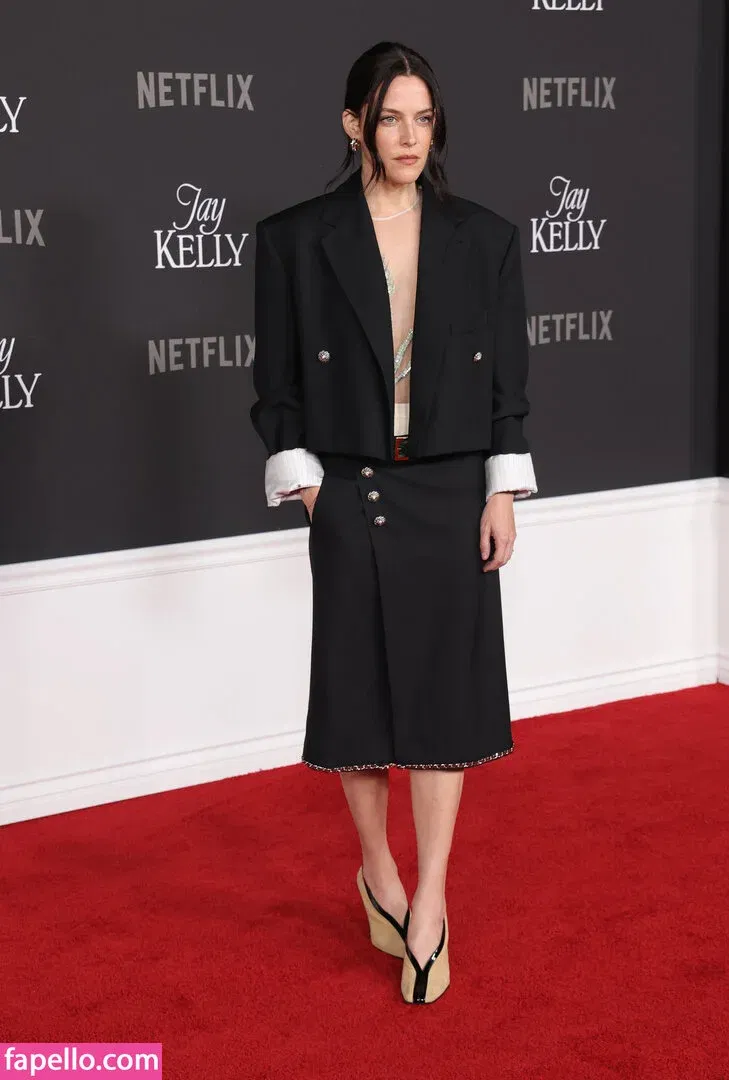 Riley Keough Onlyfans Photo Gallery 