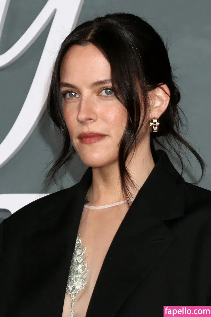 Riley Keough Onlyfans Photo Gallery 