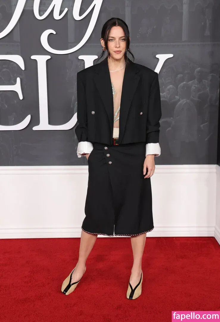 Riley Keough Onlyfans Photo Gallery 