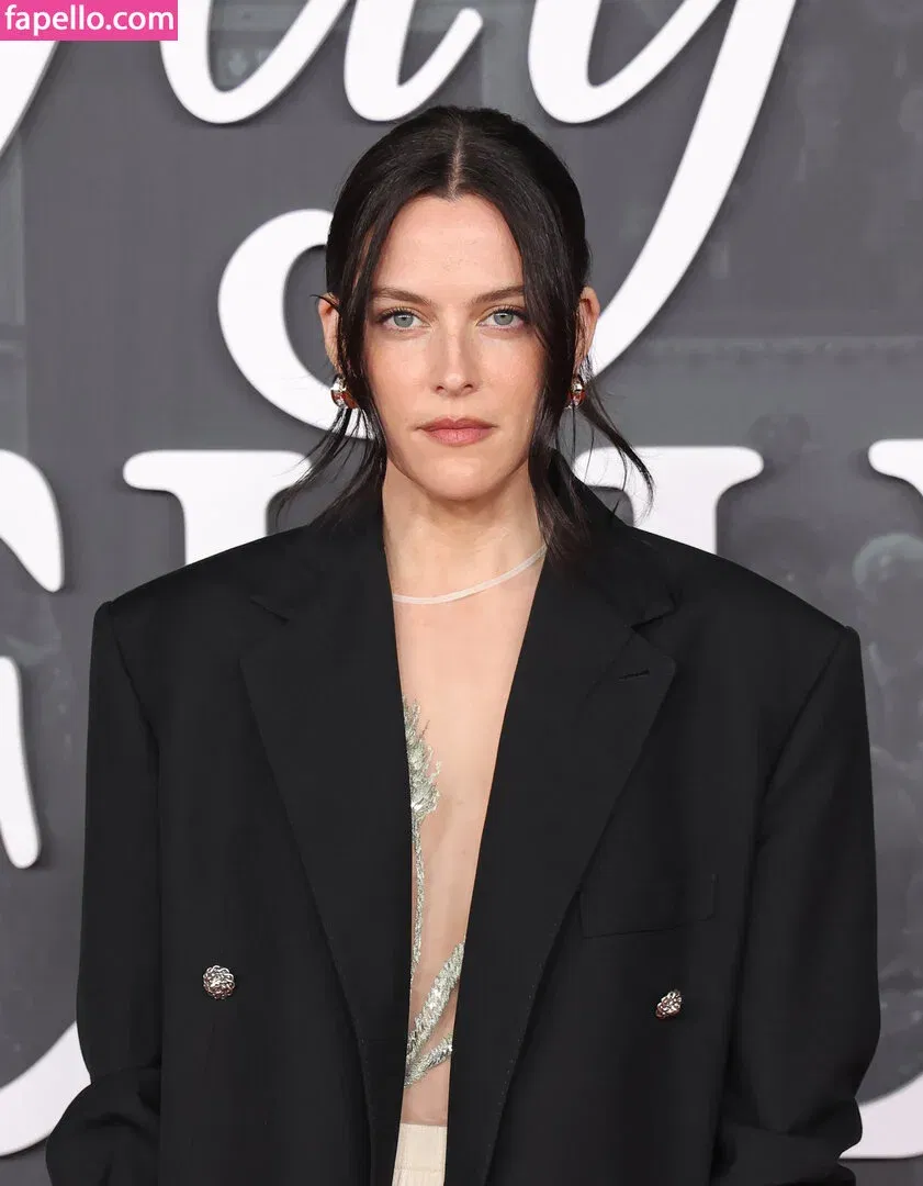 Riley Keough Onlyfans Photo Gallery 