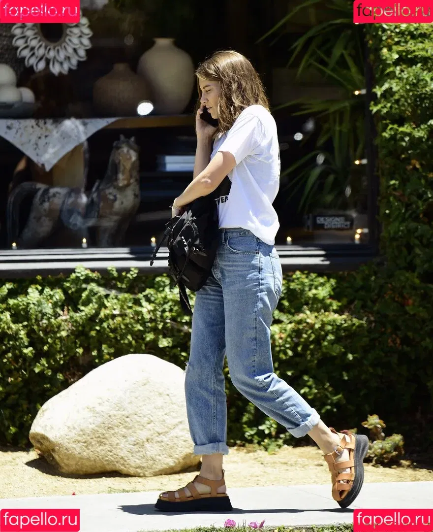 Lauren Cohan Onlyfans Photo Gallery 