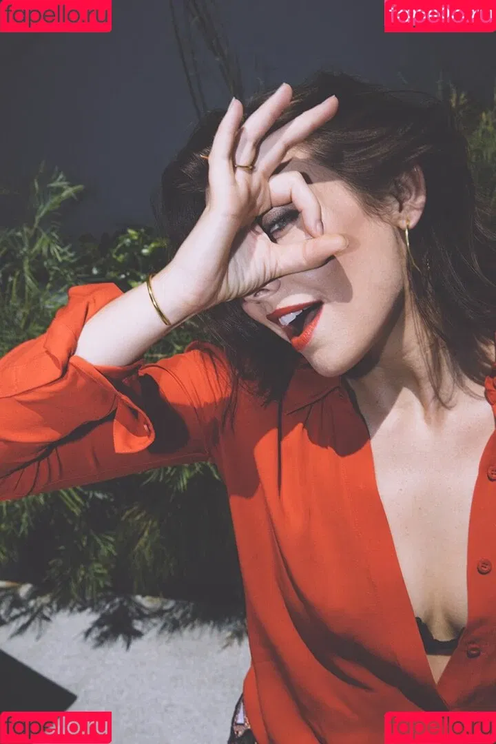 Lauren Cohan Onlyfans Photo Gallery 