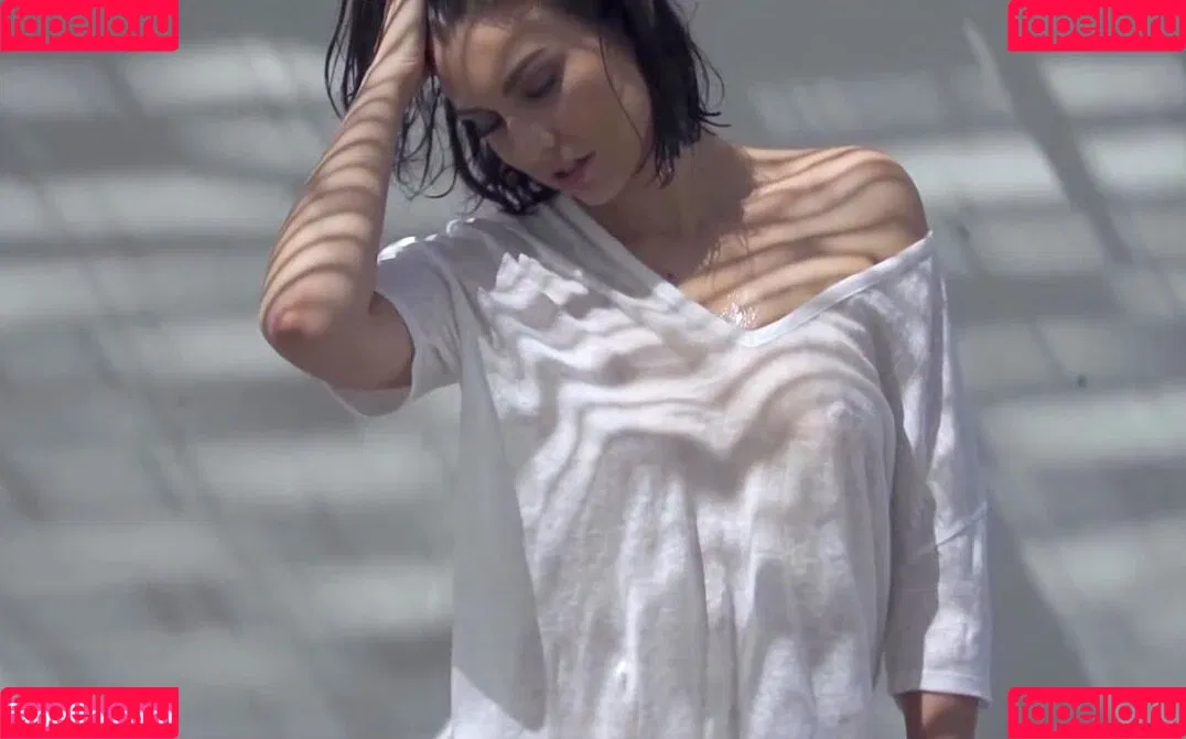 Lauren Cohan Onlyfans Photo Gallery 