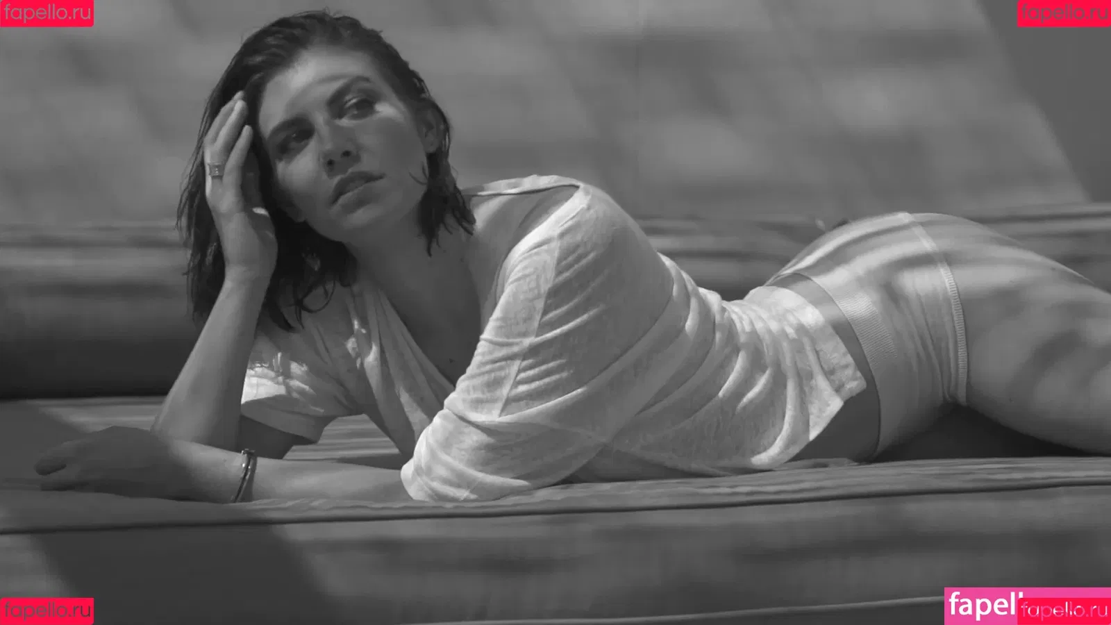 Lauren Cohan Onlyfans Photo Gallery 