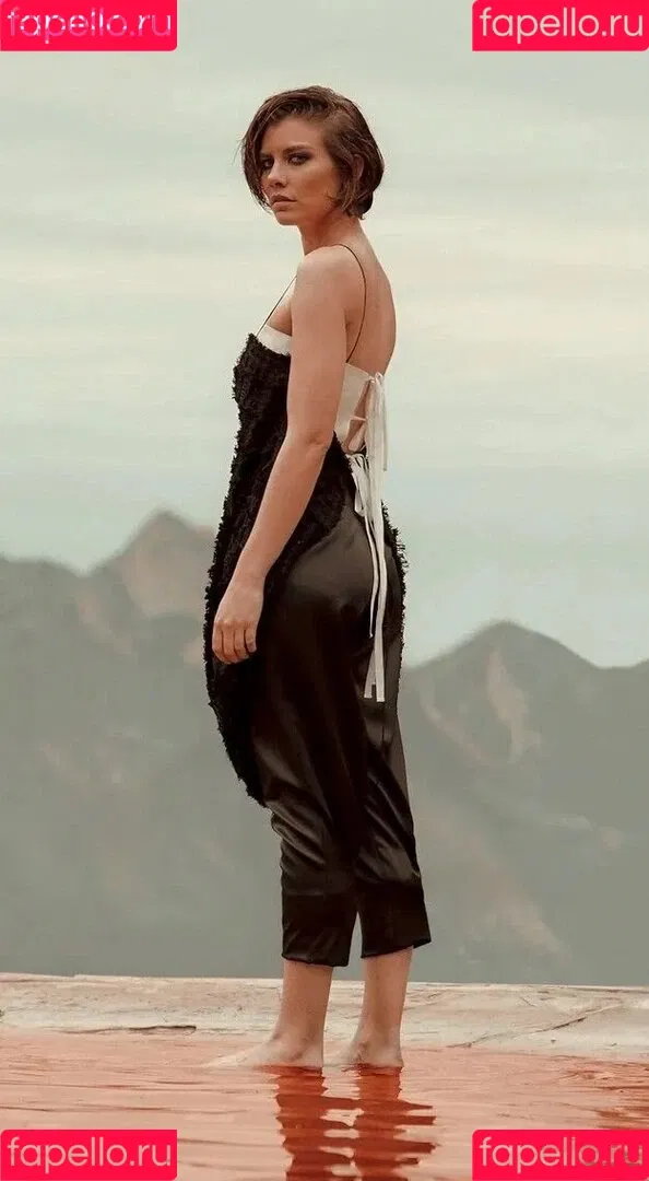 Lauren Cohan Onlyfans Photo Gallery 