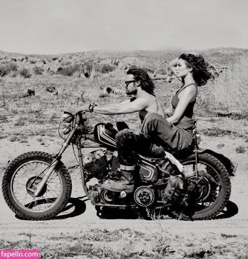 Lauren Cohan Onlyfans Photo Gallery 