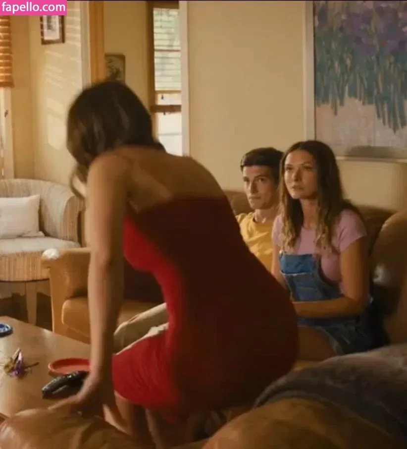 Lauren Cohan Onlyfans Photo Gallery 