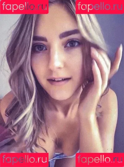 Eva Elfie Onlyfans Photo Gallery 