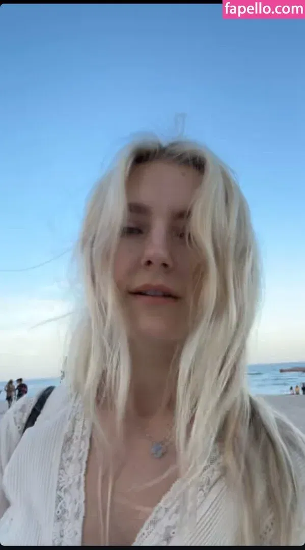 Eva Elfie Onlyfans Photo Gallery 