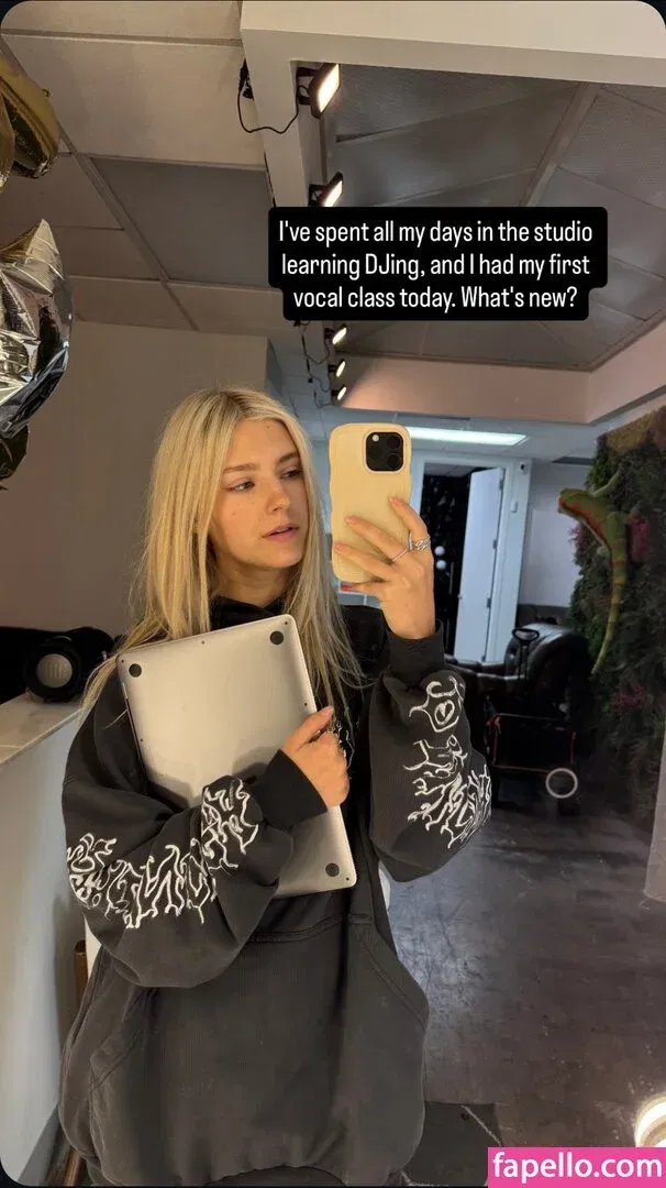 Eva Elfie Onlyfans Photo Gallery 