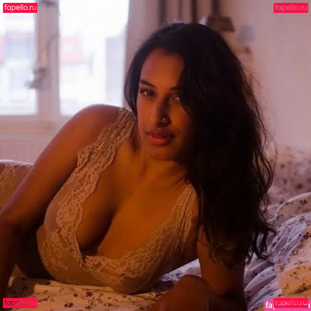 Kali Sudhra Onlyfans Photo Gallery 