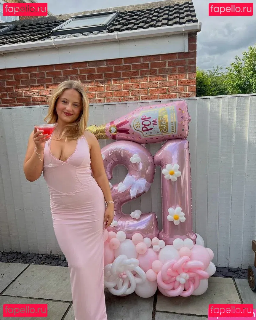 Daisy Campbell Onlyfans Photo Gallery 