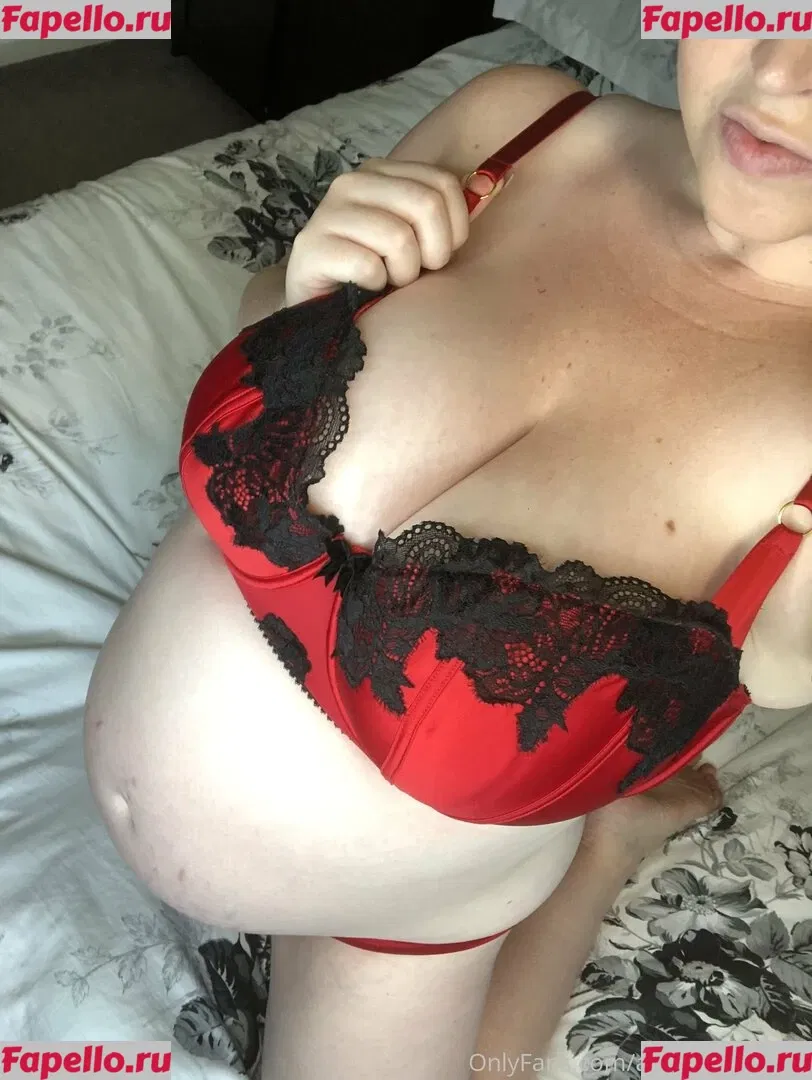 amy-yasmine Onlyfans Photo Gallery 
