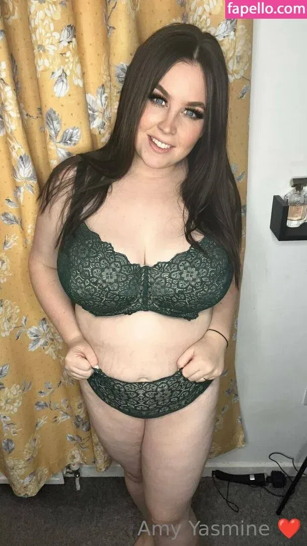amy-yasmine Onlyfans Photo Gallery 