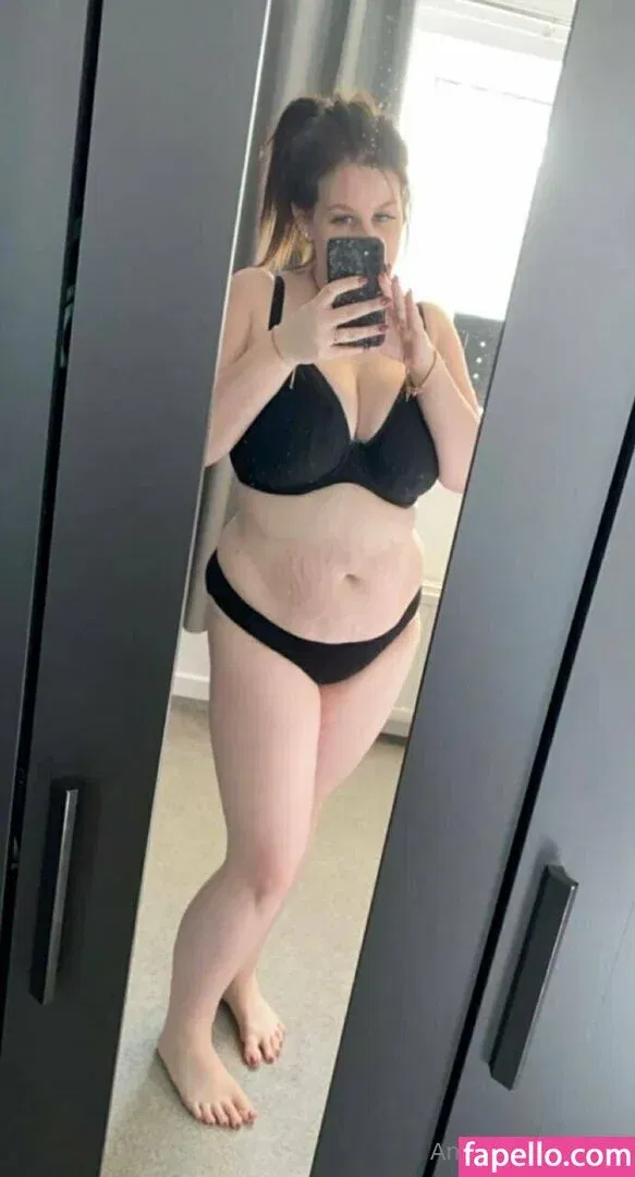 amy-yasmine Onlyfans Photo Gallery 