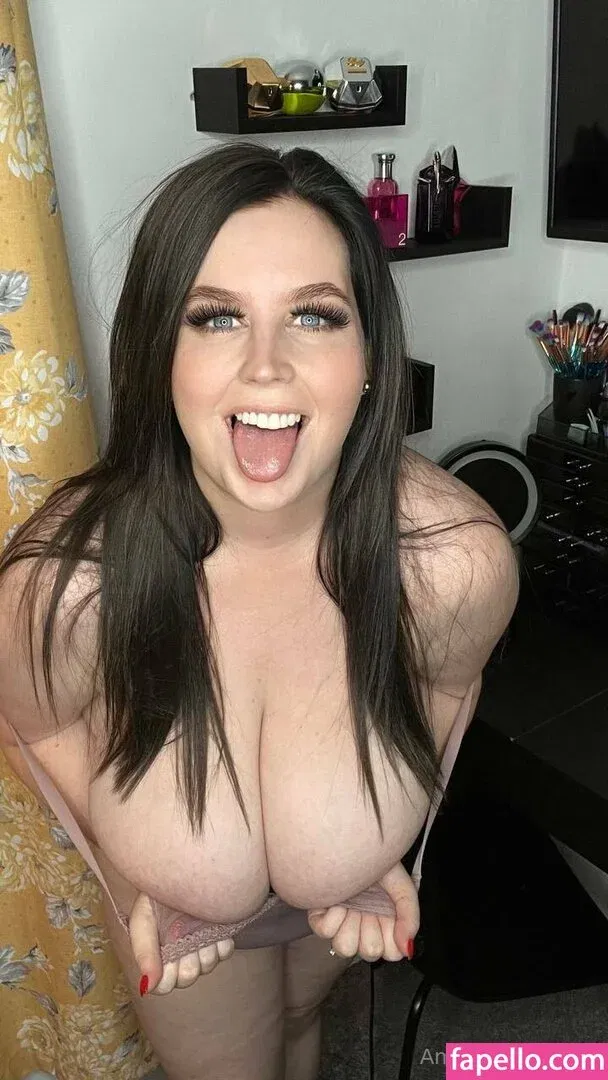 amy-yasmine Onlyfans Photo Gallery 