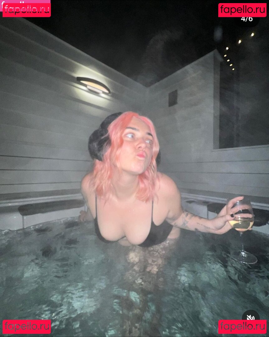 Erin Dougal / Smosh / erindougal Onlyfans Photo Gallery 