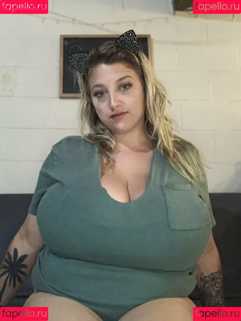 cambriacurves Onlyfans Photo Gallery 