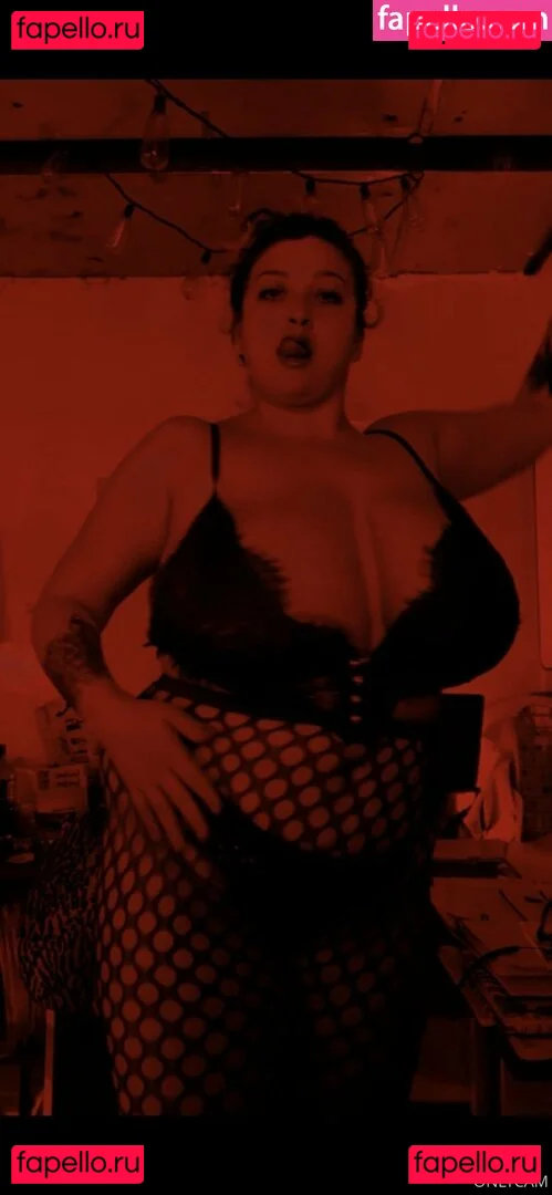 cambriacurves Onlyfans Photo Gallery 