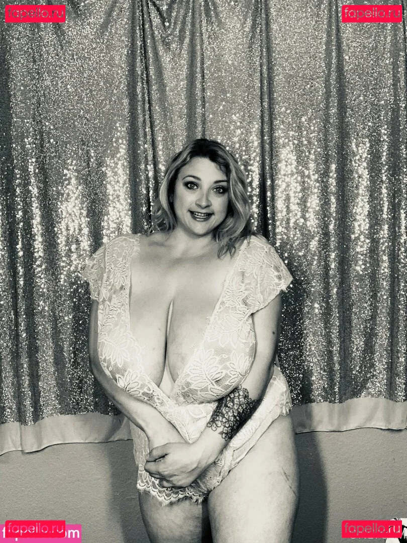 cambriacurves Onlyfans Photo Gallery 